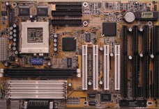 Mainboards Gigabyte GA 586ATX 7 habe keinen PC133 an den Start bekommen